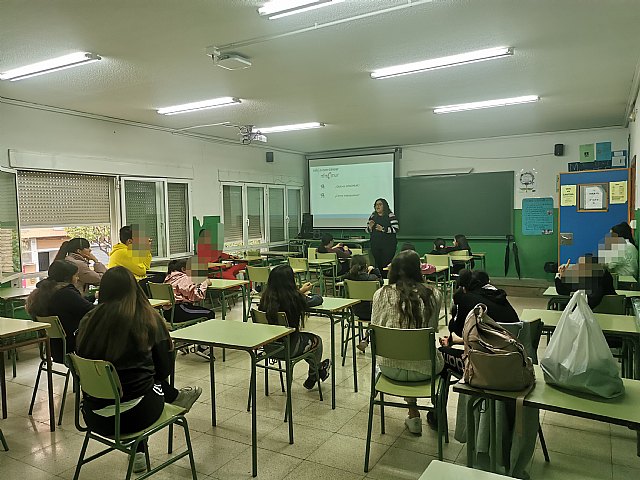 El proyecto socioeducativo Avanzando y el Plan de Desarrollo Gitano, presentes en el mercadillo artesanal de este domingo - 1, Foto 1