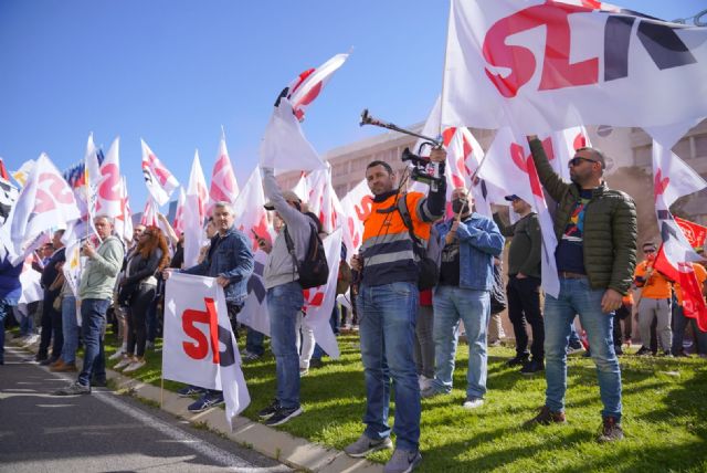 Más de 500 trabajadores de Repsol de todo el país se manifiestan ante la Junta General de Accionistas - 5, Foto 5