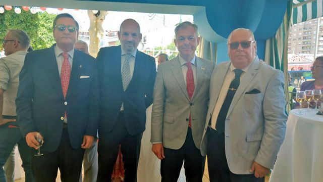 Antonio Rendón .El Ateneo de Triana celebró un al fuerzo con diferentes personalidades del mundo de la Política, Judiciales, directivos de Empresas y restauraciones - 2, Foto 2