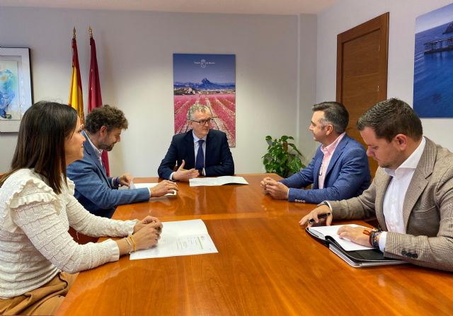 El Ayuntamiento y la Comunidad abordan la mejora de servicios sanitarios en el municipio - 1, Foto 1