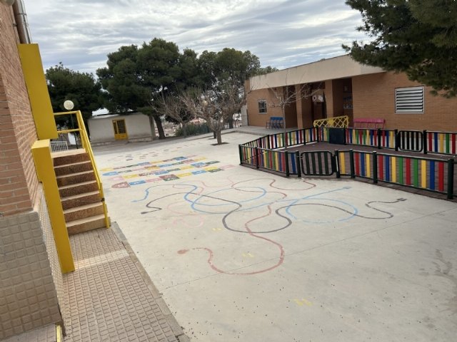 Adjudican el contrato de suministro e instalación para cubrir la zona del patio de Educación Infantil del CEIP San José - 1, Foto 1