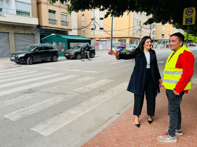 El Gobierno de Lorca promueve la movilidad sostenible mediante la creación de un nuevo carril bici en la Avenida de las Fuerzas Armadas, en el barrio de Los Ángeles - 3, Foto 3