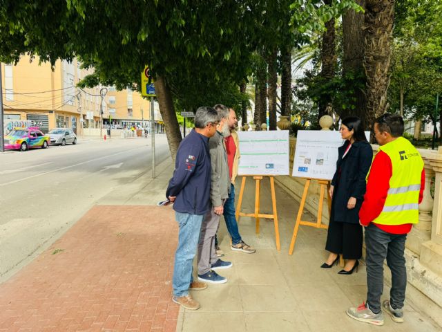 El Gobierno de Lorca promueve la movilidad sostenible mediante la creación de un nuevo carril bici en la Avenida de las Fuerzas Armadas, en el barrio de Los Ángeles - 4, Foto 4
