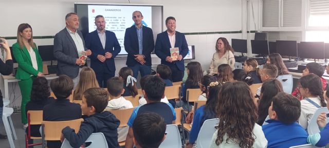 El Gobierno regional reedita el cómic con el que acerca a los escolares el trabajo ganadero para fomentar el relevo generacional - 2, Foto 2