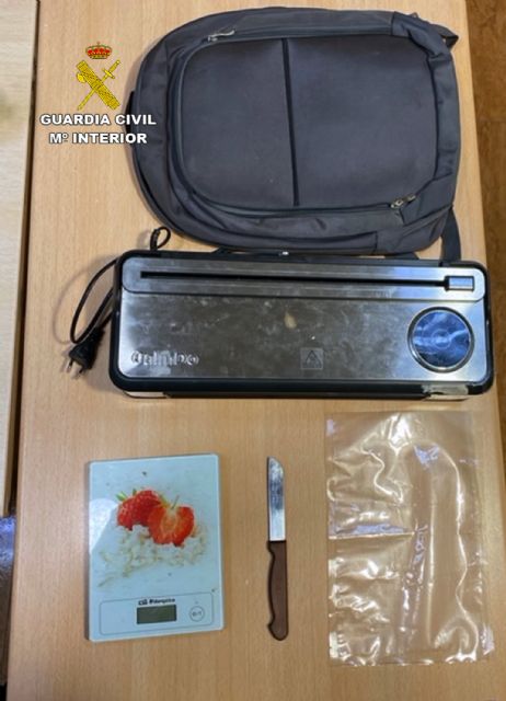 La Guardia Civil detiene a un joven con más de un kilo de cocaína en su mochila - 1, Foto 1
