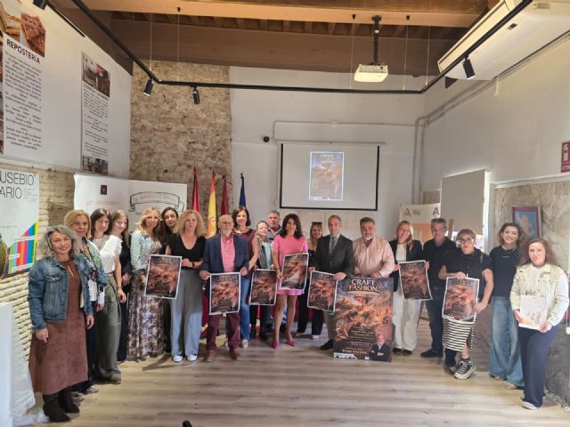Lorca acoge la II edición del desfile Craft Fashion con la participación del modisto Petro Valverde - 2, Foto 2