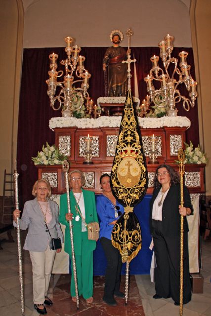�Vecinos y cofrades se unen a la tradicional salida del Divino Carpintero�