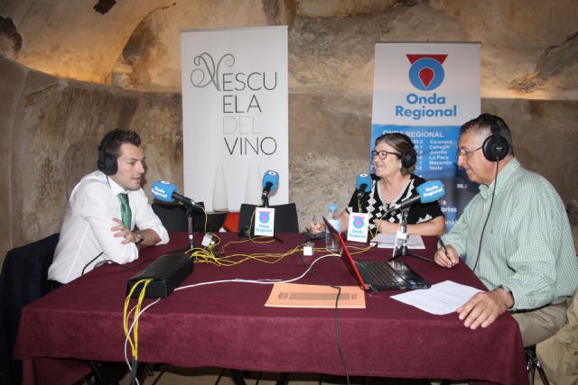 Onda Regional emite en directo desde la Escuela del Vino - 1, Foto 1