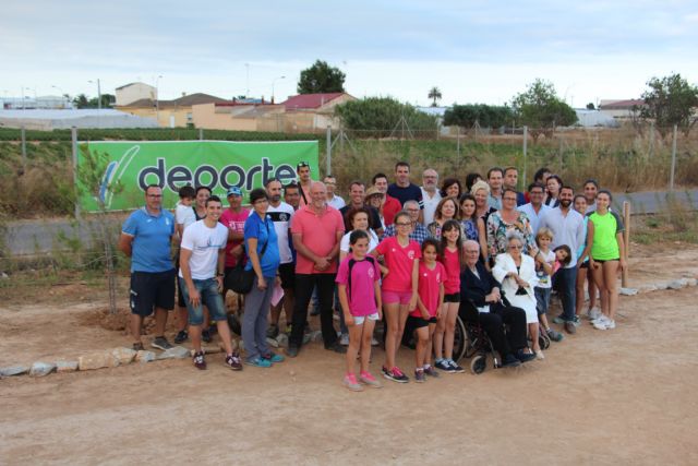 Asociaciones, clubes y particulares participan en una plantación de árboles por el Día del Medio Ambiente - 2, Foto 2