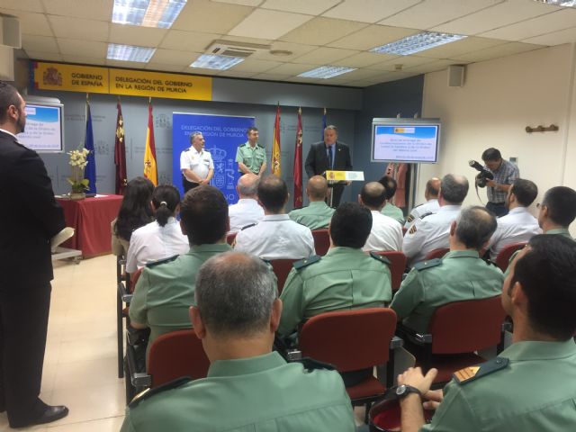 Bernabé preside el acto de entrega de condecoraciones de la Orden de Isabel la Católica y de la Orden del Mérito Civil concedidas por el Gobierno de España en 2017 - 1, Foto 1