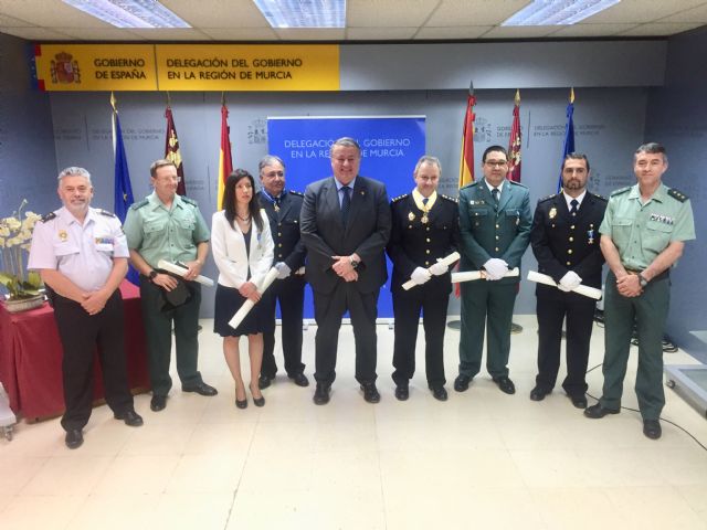 Bernabé preside el acto de entrega de condecoraciones de la Orden de Isabel la Católica y de la Orden del Mérito Civil concedidas por el Gobierno de España en 2017 - 2, Foto 2