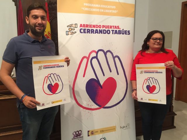 Ayuntamiento y FOMLorca ponen en marcha el proyecto Abriendo puertas, cerrando tabús, dirigido a los alumnos de los centros educativos de nuestro municipio - 1, Foto 1