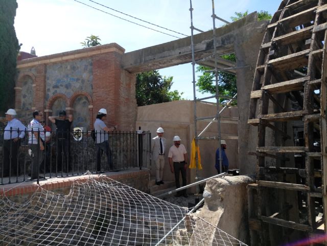 Las obras de reparación de la Noria de Abarán avanzan con la colocación del eje - 1, Foto 1