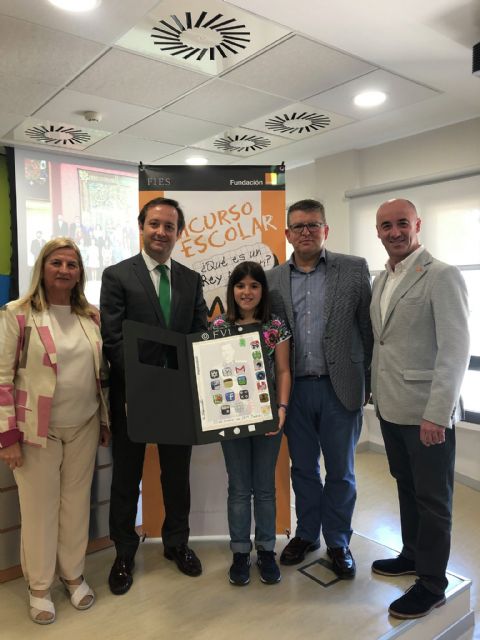 Una alumna del colegio Santa María de la Paz de Murcia gana la fase regional del concurso ¿Qué es un rey para ti? - 1, Foto 1