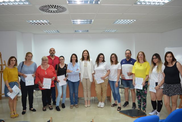 Doce personas obtienen el certificado de profesionalidad en Atención sociosanitaria tras superar con éxito el programa formativo desarrollado por el Ayuntamiento - 1, Foto 1