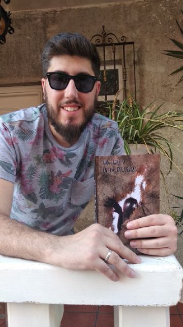 Juan Olmos presenta su primer libro Una Grieta en la Oscuridad - 1, Foto 1