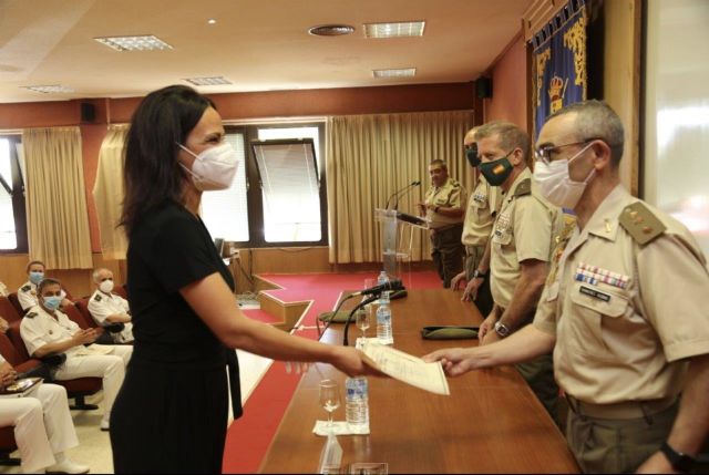 La directora de enfermería del grupo CORECAAS del SMS recibe el diploma la Escuela Militar de la Defensa - 2, Foto 2