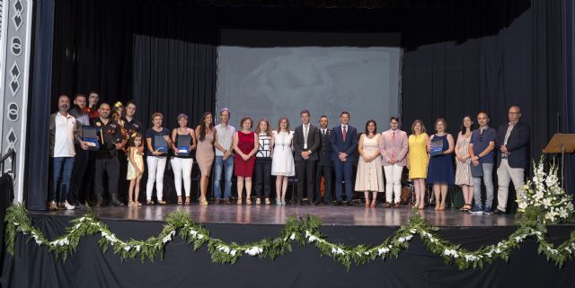 El Ayuntamiento de Blanca organiza un emotivo acto para homenajear a las víctimas de la Covid-19 y reconocer las actuaciones de diversos colectivos en la pandemia y la DANA - 1, Foto 1