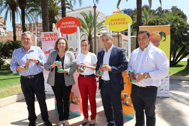 La Comunidad cofinancia una campaña de promoción de la fruta de hueso regional entre los cruceristas llegados a Cartagena - 1, Foto 1