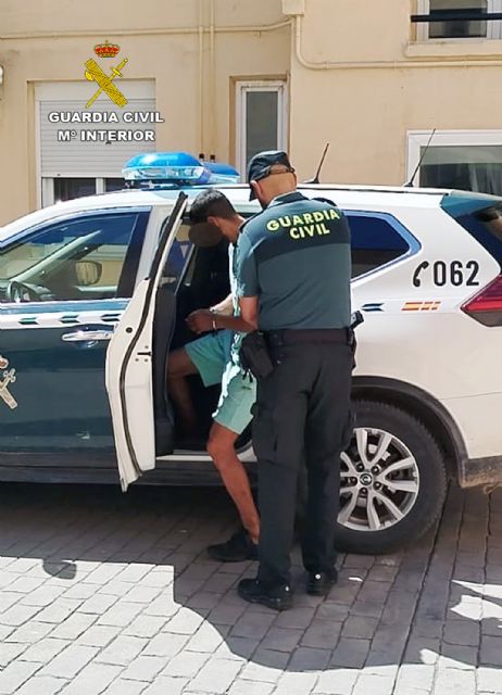 La Guardia Civil sorprende a un experimentado delincuente después de robar en siete coches - 2, Foto 2