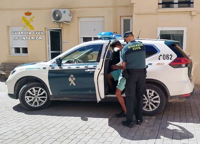 La Guardia Civil sorprende a un experimentado delincuente después de robar en siete coches - 3, Foto 3