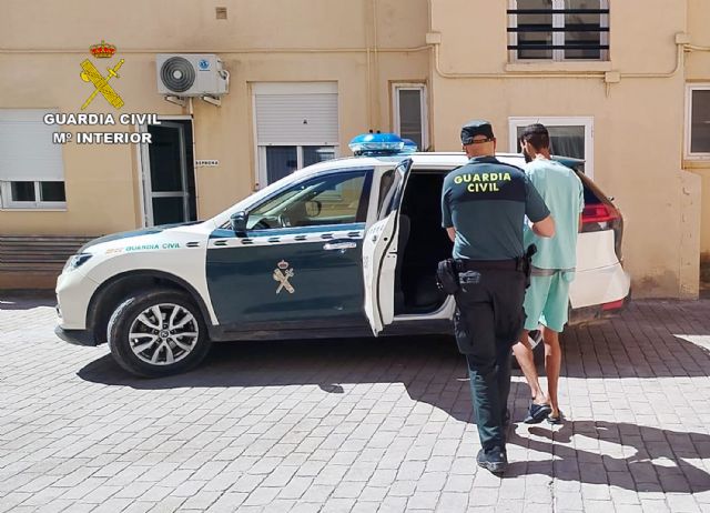 La Guardia Civil sorprende a un experimentado delincuente después de robar en siete coches - 4, Foto 4