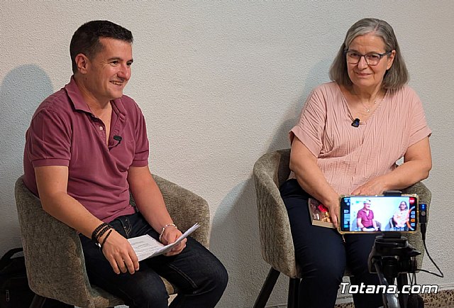 Sabidur�a entre jaulas y vuelos de libertad: el Centro Cultural y Obrero acogi� la presentaci�n de 'Fragancias de Oriente', la obra m�s �ntima de V�ctor Mu�oz Calero