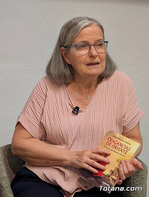 Sabiduría entre jaulas y vuelos de libertad: el Centro Cultural y Obrero acogió la presentación de Fragancias de Oriente, la obra más íntima de Víctor Muñoz Calero, Foto 2