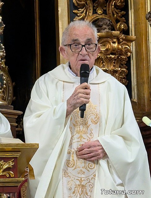 Sesenta años de sacerdocio, humildad y servicio: Totana homenajea a Isidro Molino en sus Bodas de Diamante Sacerdotales - 4, Foto 4