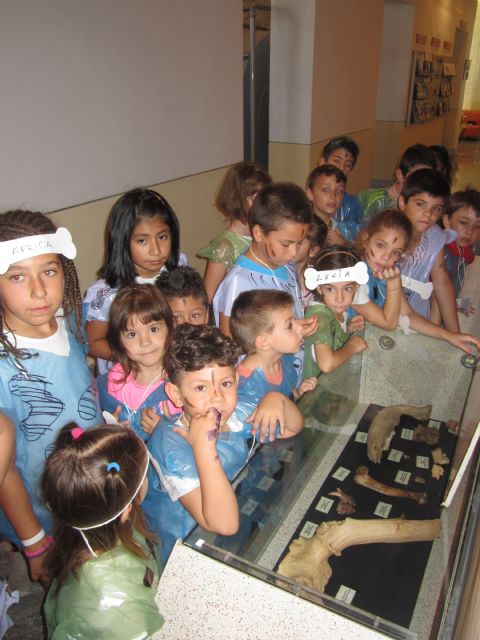 Pequeños Neanderthales invaden Torre-Pacheco - 1, Foto 1