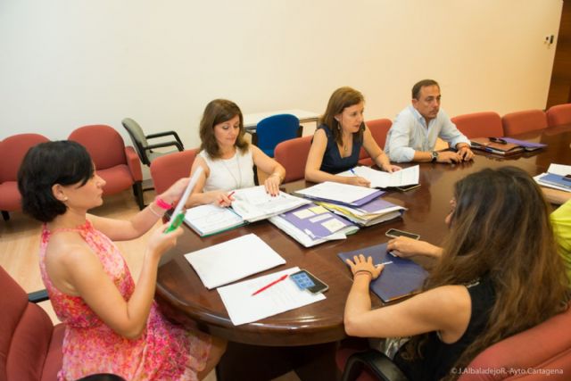 La alta participación empresarial en los concursos públicos propicia un ahorro de 174.593 euros a las arcas municipales en 2016 - 1, Foto 1