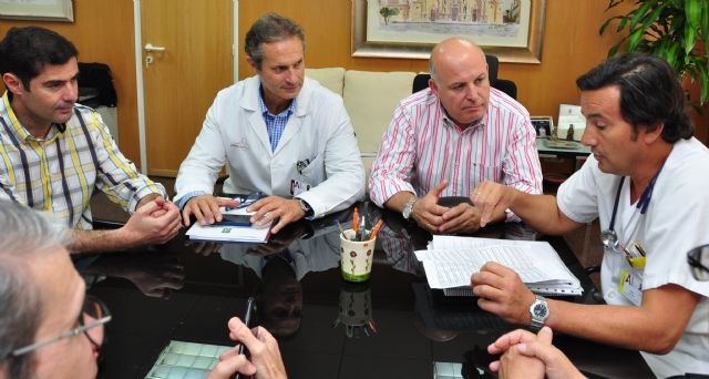 Sanidad estudia ampliar la unidad de cuidados intensivos del hospital Virgen de la Arrixaca - 1, Foto 1