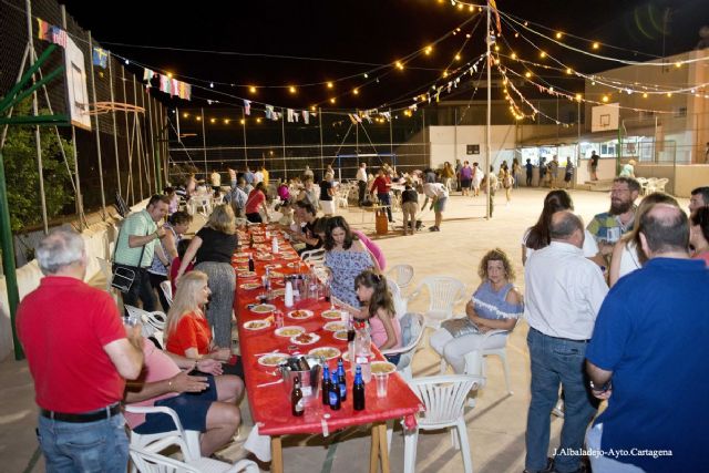 Siguen las fiestas en Los Puertos de Santa Barbara tras la noche de migas - 1, Foto 1