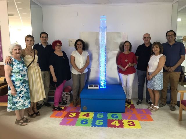 La Asociación de Alzheimer inaugura un aula de estimulación multisensorial donada por el colegio Carlos V - 1, Foto 1