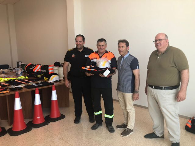 Protección Civil hace entrega al Alcalde del Resumen Anual de Actividades y Servicios 2017 - 2, Foto 2