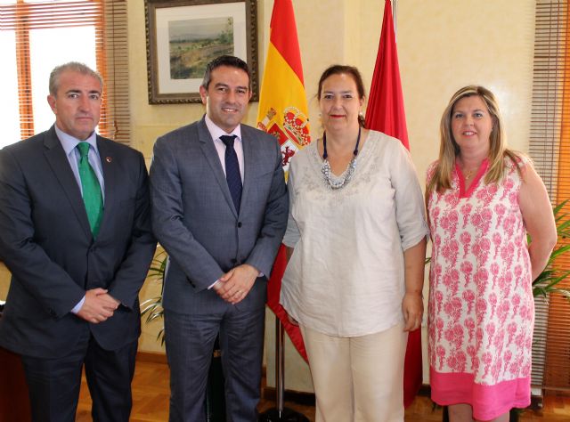 El alcalde recibe a la recientemente elegida presidenta de la Asociación Víctimas del Terrorismo - 1, Foto 1