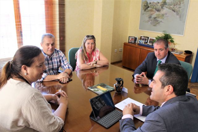 El alcalde recibe a la recientemente elegida presidenta de la Asociación Víctimas del Terrorismo - 3, Foto 3
