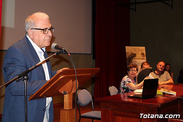 Presentacion del libro Bajo el cielo de Totana: Un recorrido por sus emblemas urbanos (II), Foto 1