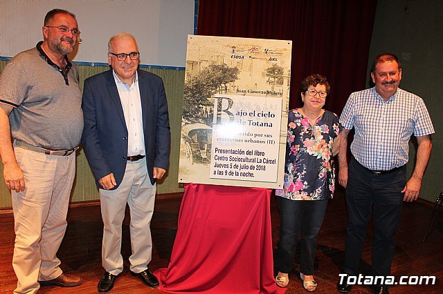 Presentacion del libro Bajo el cielo de Totana: Un recorrido por sus emblemas urbanos (II), Foto 2