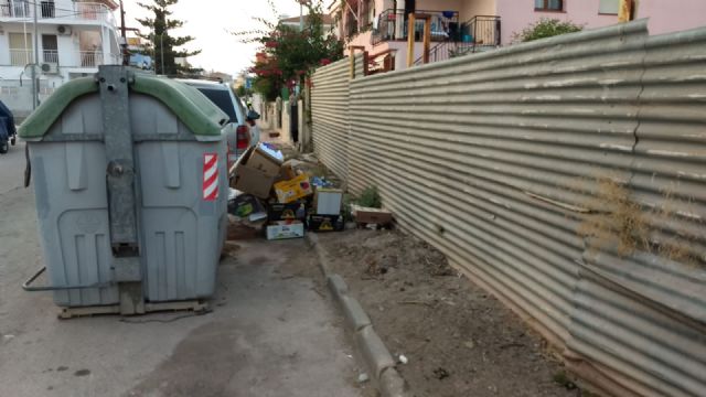 El Partido Comunista denuncia el estado lamentable de suciedad que presentan algunas calles de Calabardina - 1, Foto 1
