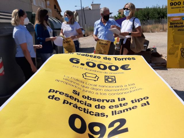 La campaña para evitar el depósito incontrolado de enseres en la vía pública llega a las pedanías - 2, Foto 2