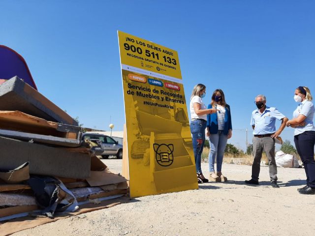 La campaña para evitar el depósito incontrolado de enseres en la vía pública llega a las pedanías - 3, Foto 3