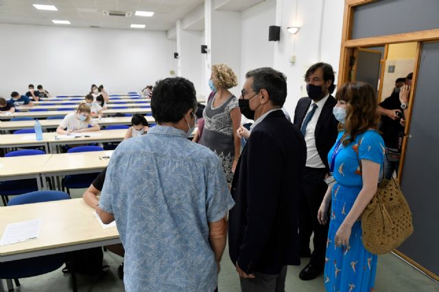 El consejero de Empleo, Investigación y Universidades visita sedes de la EBAU en Murcia y San Javier - 1, Foto 1