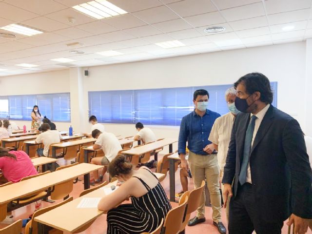 El consejero de Empleo, Investigación y Universidades visita sedes de la EBAU en Murcia y San Javier - 2, Foto 2