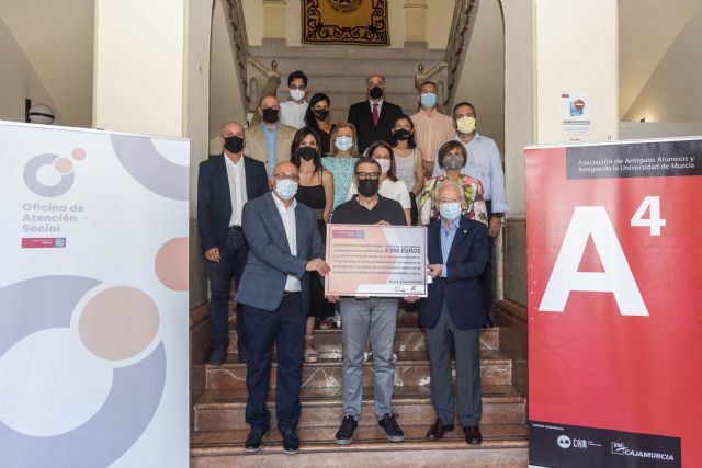 La Asociación de Antiguos Alumnos y Amigos de la UMU dona 6000 euros a la Oficina de Atención Social - 1, Foto 1