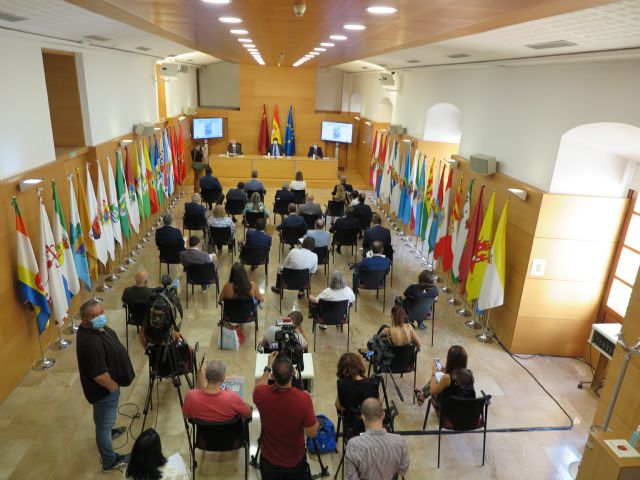 Alberto Castillo destaca la labor esencial de los medios de comunicación durante la crisis sanitaria en la presentación del anuario del Colegio de Periodistas - 1, Foto 1
