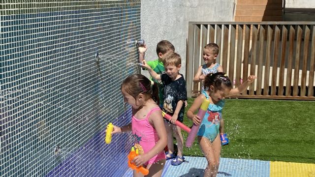 Un centenar de niños y niñas disfrutan y aprenden en la escuela de verano de la Red Municipal de Guarderías de Puerto Lumbreras - 1, Foto 1