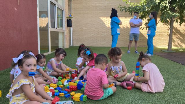 Un centenar de niños y niñas disfrutan y aprenden en la escuela de verano de la Red Municipal de Guarderías de Puerto Lumbreras - 3, Foto 3
