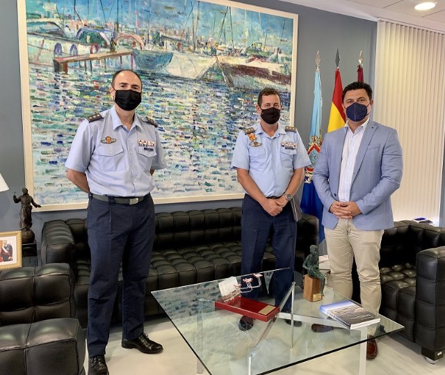 El alcalde, José Miguel Luengo recibe a los coroneles saliente y entrante de la AGA - 1, Foto 1