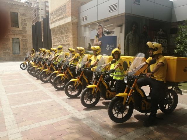 Correos pone hoy en circulación en la capital murciana doce motos eléctricas - 1, Foto 1